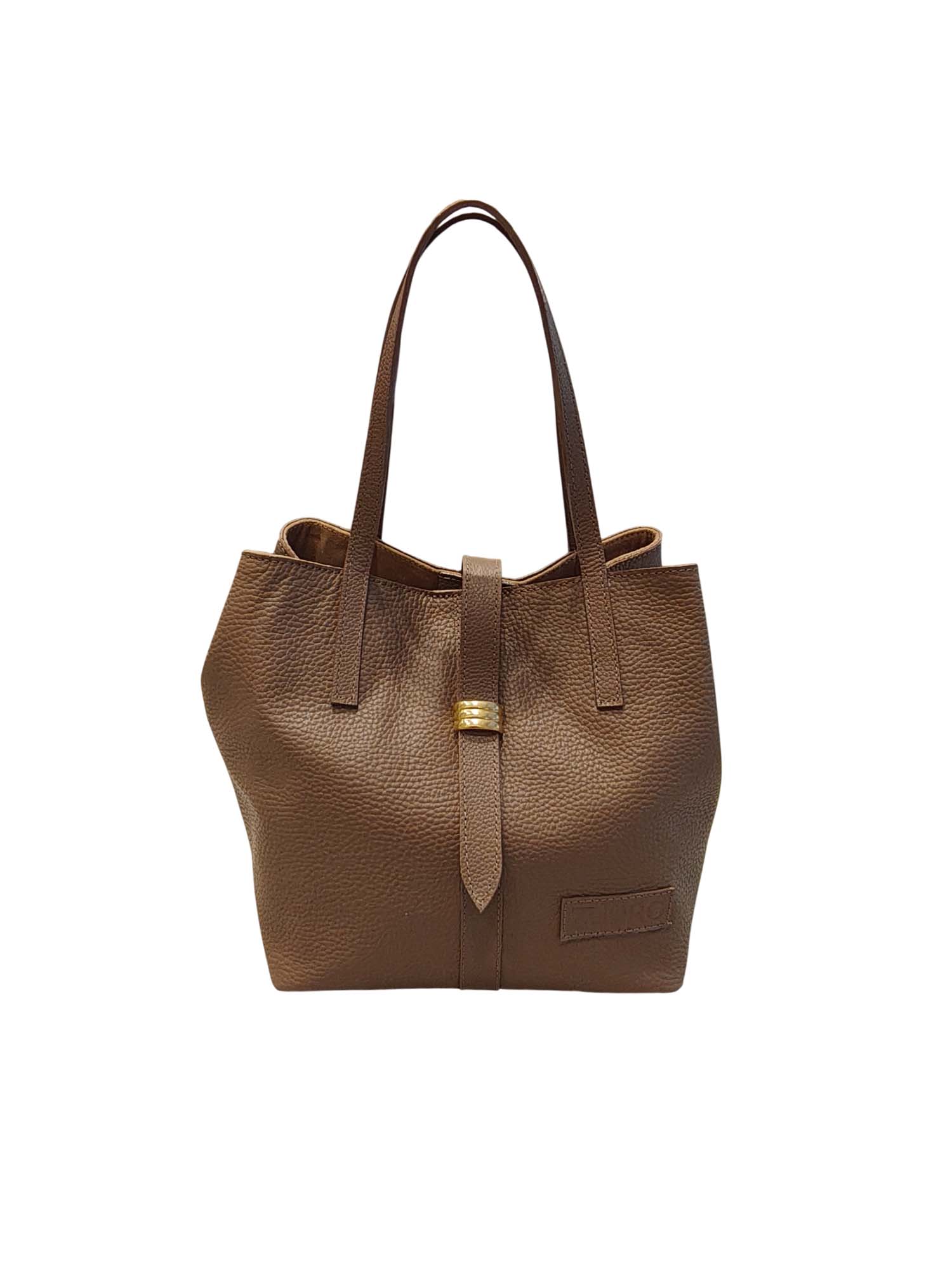 Vista superior del bolso Gardenia brownie, resaltando el diseño minimalista y las costuras de alta resistencia
