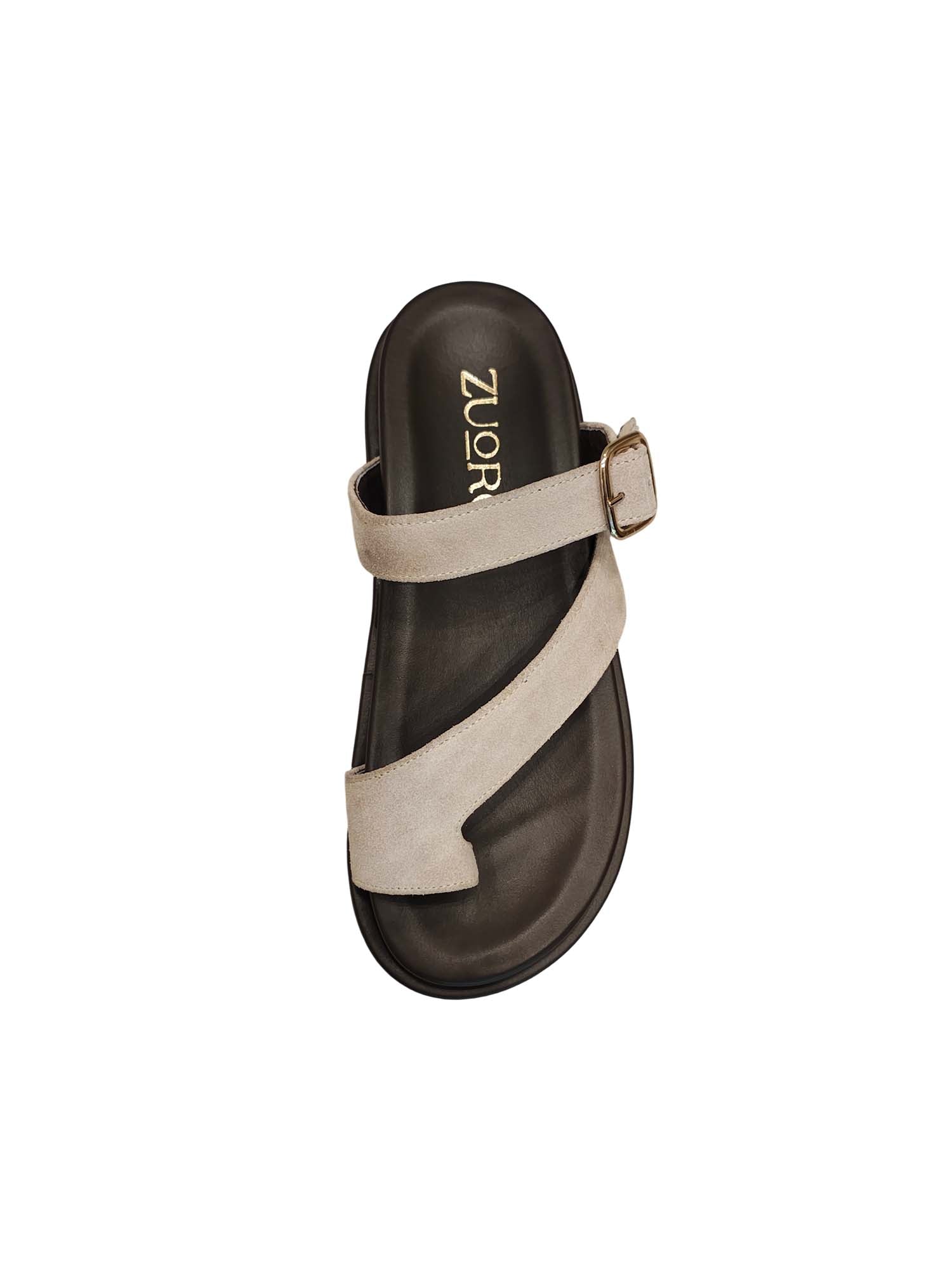 Vista superior de la sandalia Ceniza destacando el patrón cruzado de las cintas y la forma en que el arco define la punta del pie