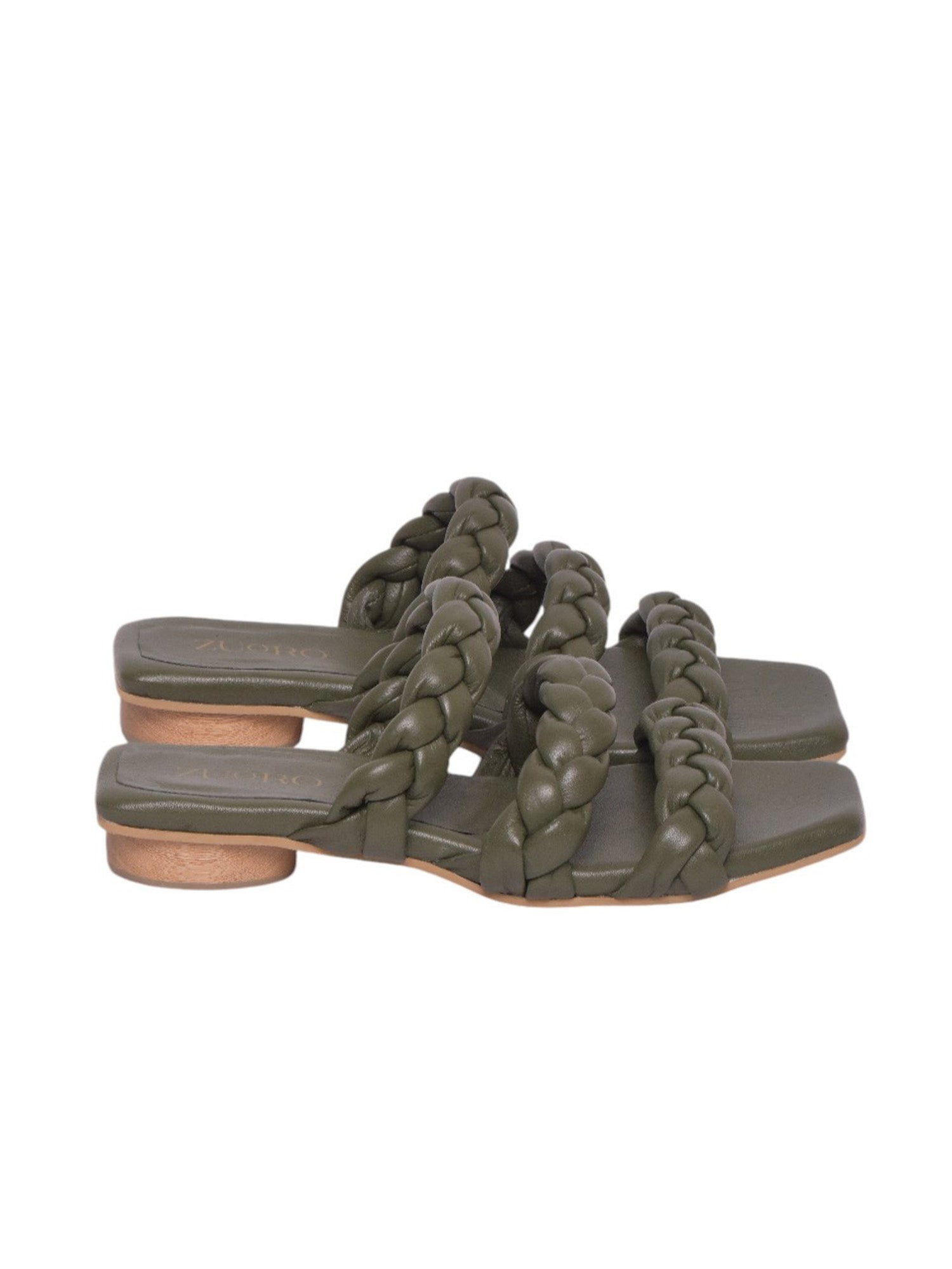 Perfil de la sandalia Lia de Zuoro Shoes, mostrando la suela delgada con el distintivo mini tacón en acabado de madera natural