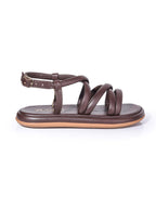 Perfil del modelo Nara en color café chocolate, mostrando la suela delgada y el cierre refinado al tobillo