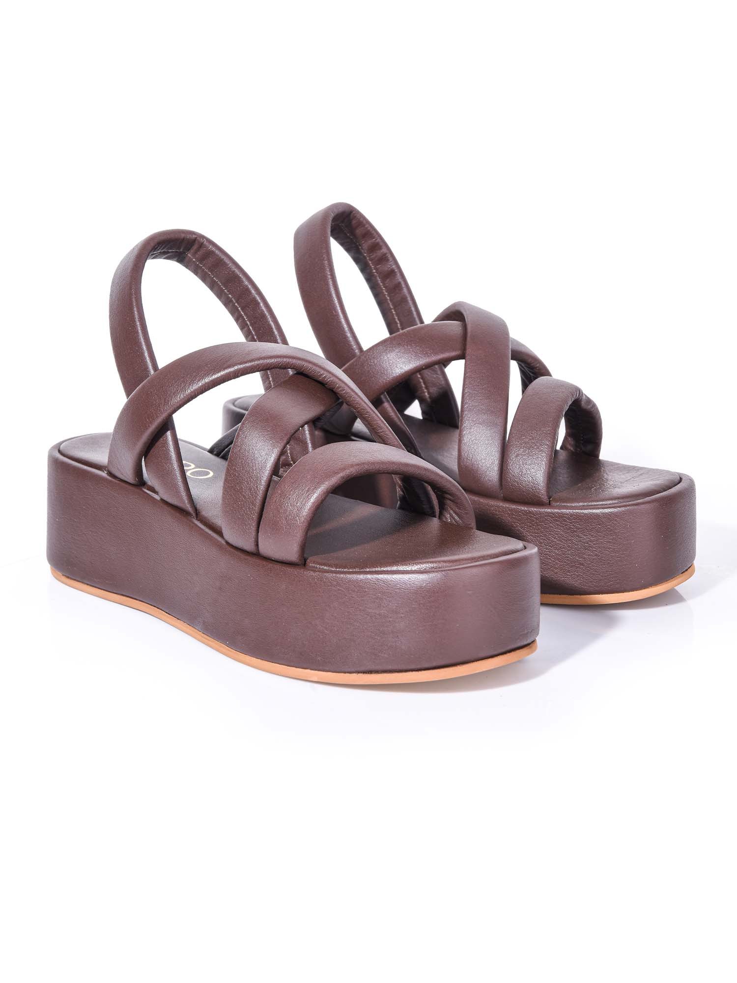 Sandalias color marrón Julia de Zuoro Shoes, plataformas con tiras acolchadas estilo clásico y artesanal