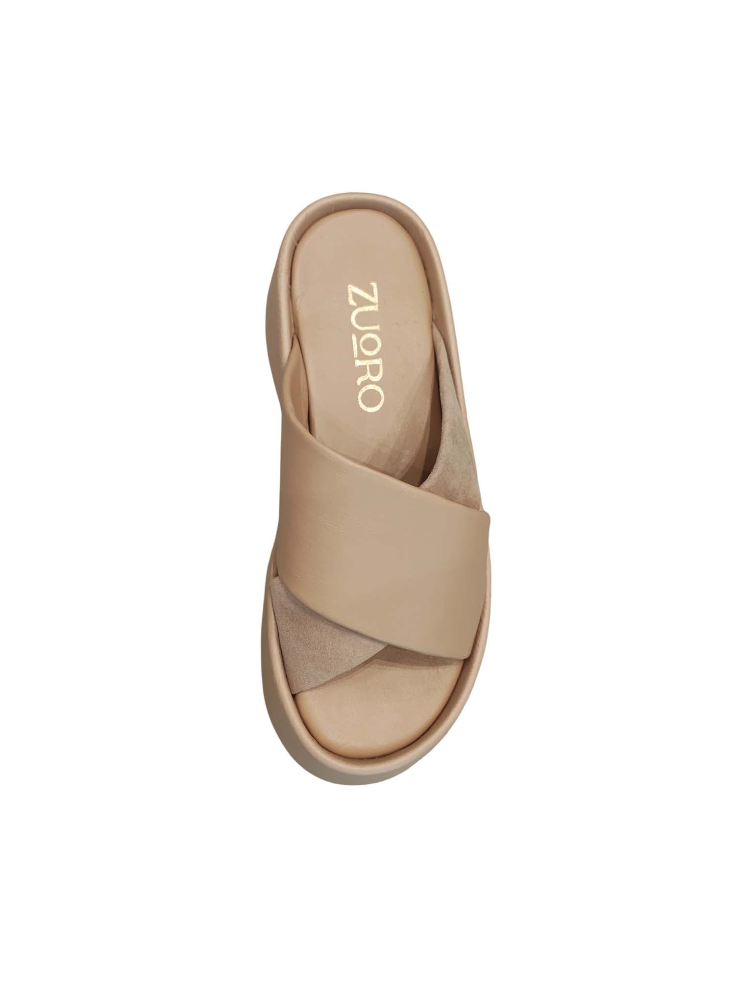 Vista superior de la sandalia Margara destacando la puntera abierta redondeada y el cruce simétrico de las bandas sobre el empeine