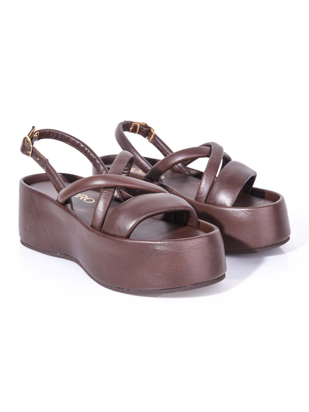 Sandalia de plataforma alta modelo Senda de Zuoro Shoes en color chocolate, con tiras frontales acolchadas y ajuste seguro al tobillo