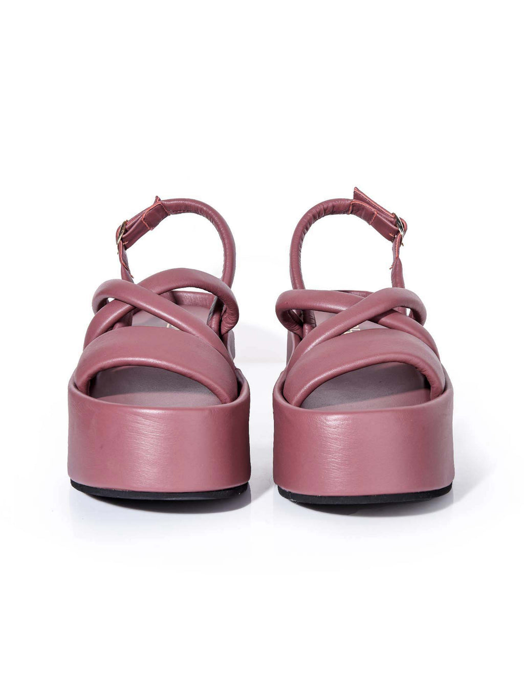 Vista frontal de la sandalia Senda vinotinto, destacando el contraste entre el tono borgoña profundo y el confort acolchado