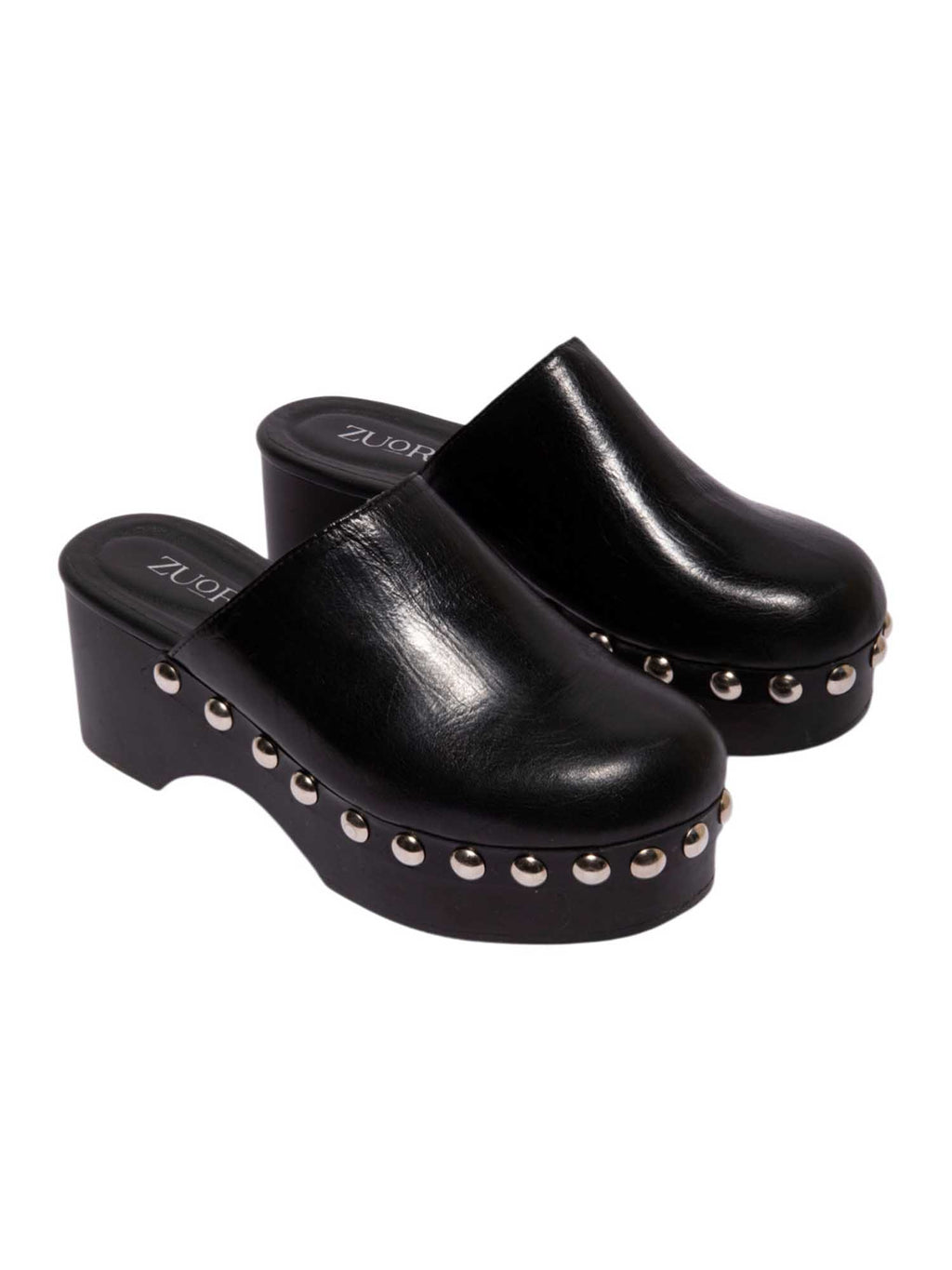 Sandalia de plataforma alta modelo Tabata de Zuoro Shoes en color negro, con capellada cerrada y detalle de taches metálicos laterales