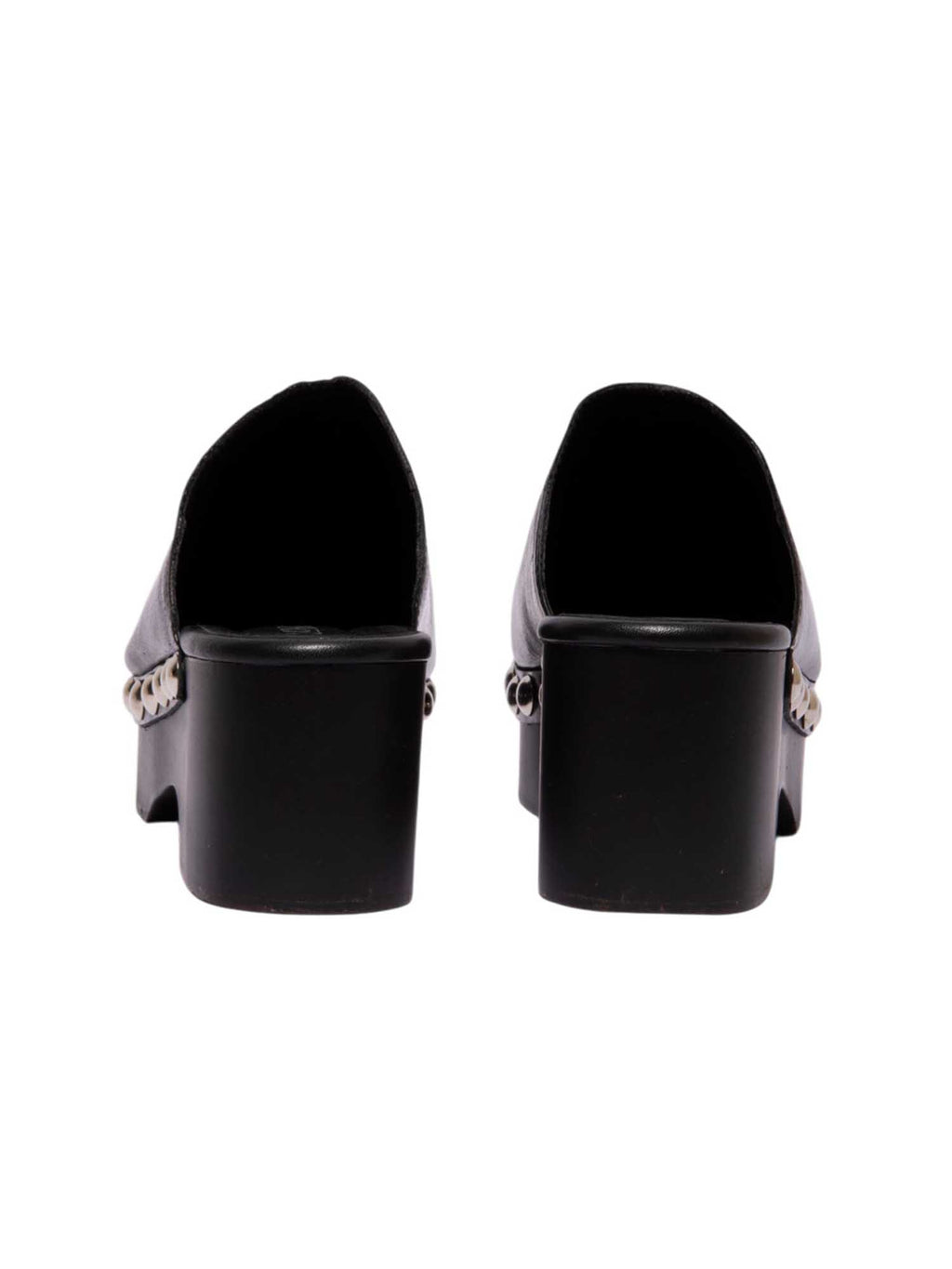 Vista posterior de la plataforma Tabata, resaltando la altura imponente de la suela y el acabado limpio del talón abierto