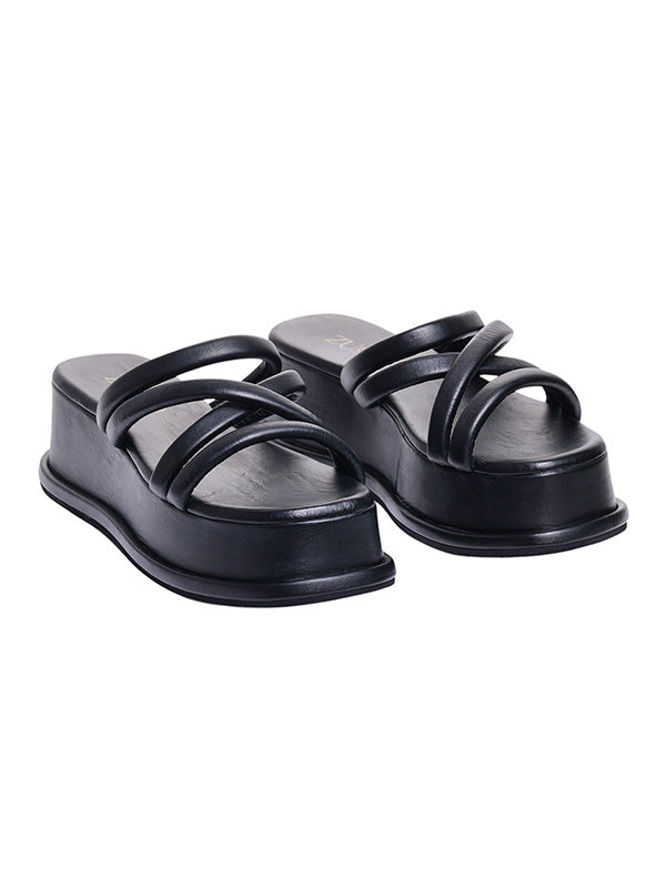Sandalia tipo slide negra modelo Vinno con plataforma y tiras cruzadas acolchadas, Zuoro Shoes