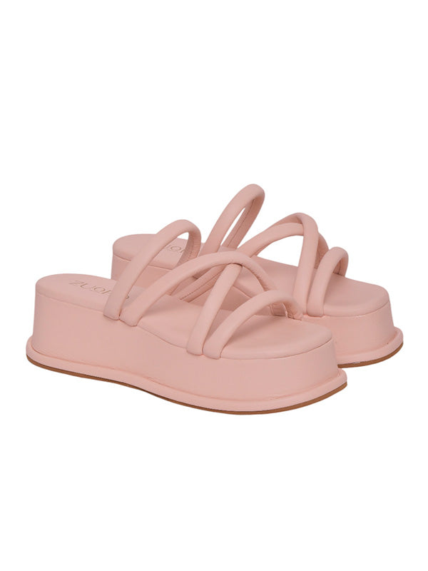 Sandalia slide color nude Vinno de Zuoro Shoes, plataformas cruzadas acolchadas que estilizan la pierna