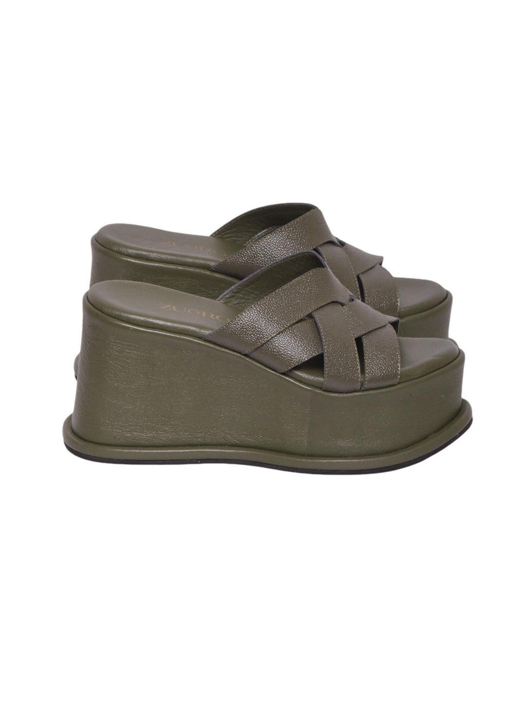 Perfil de la sandalia Zentra de Zuoro Shoes, mostrando la elevación de la plataforma corrida y la estructura ergonómica del diseño slide