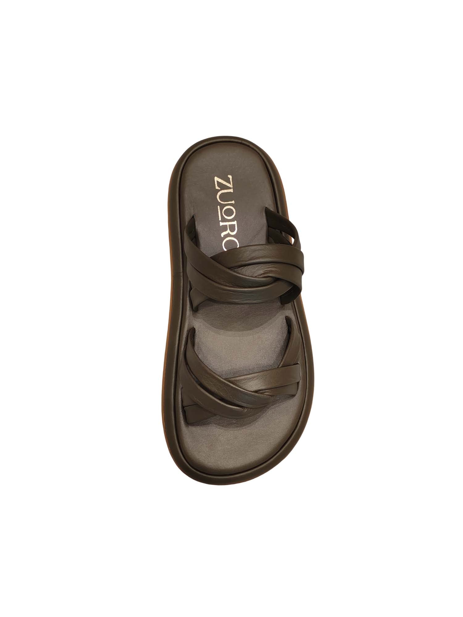 Vista superior de la sandalia Seda en color verde, destacando el complejo entramado de tiras cruzadas sobre la plantilla