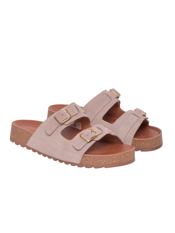 Sandalia slide beige modelo Sierra de Zuoro Shoes, con capellada semicubierta, punta abierta y suela tipo cuna ergonómica