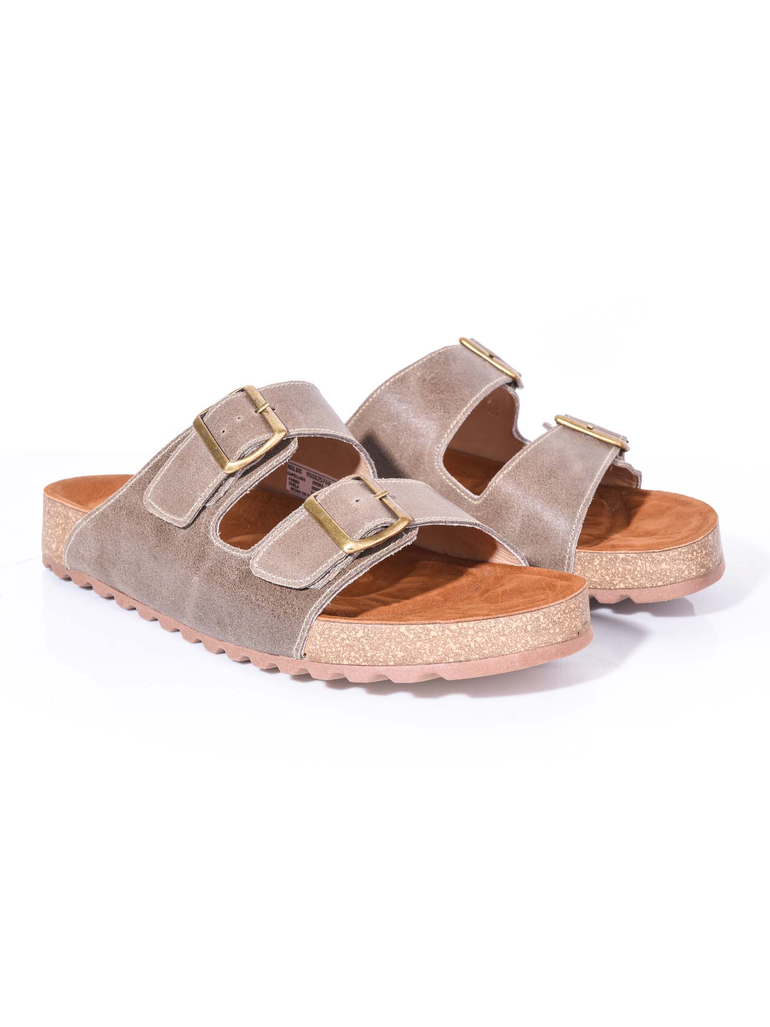 Sandalia slide color macadamia modelo Sierra de Zuoro Shoes, diseño robusto con plantilla cuna y ajuste de hebillas laterales