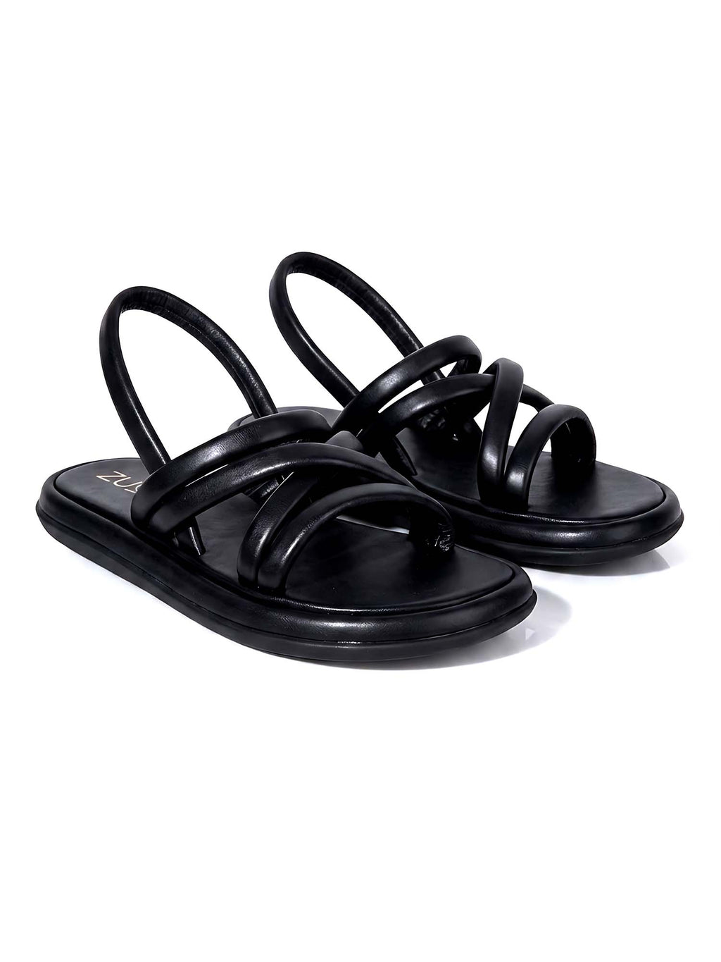 Sandalia plana Tinna de Zuoro Shoes en color negro, con diseño minimalista y tiras acolchadas
