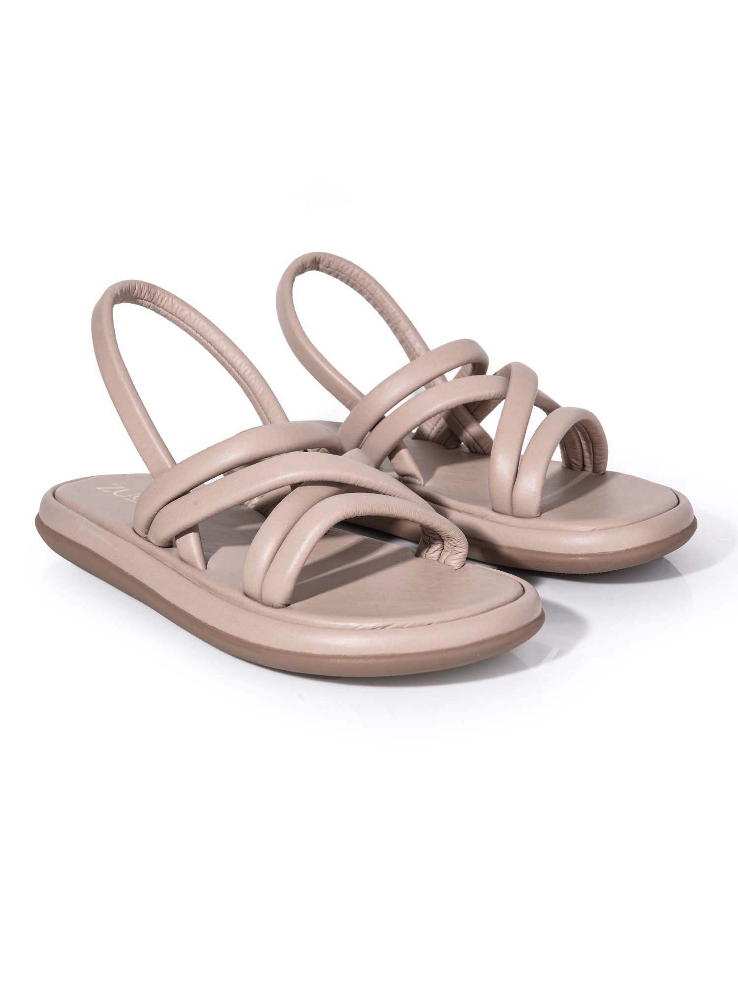 Sandalia plana chunky modelo Tinna de Zuoro Shoes en color nude, con diseño de tiras tubulares acolchadas y acabados minimalistas