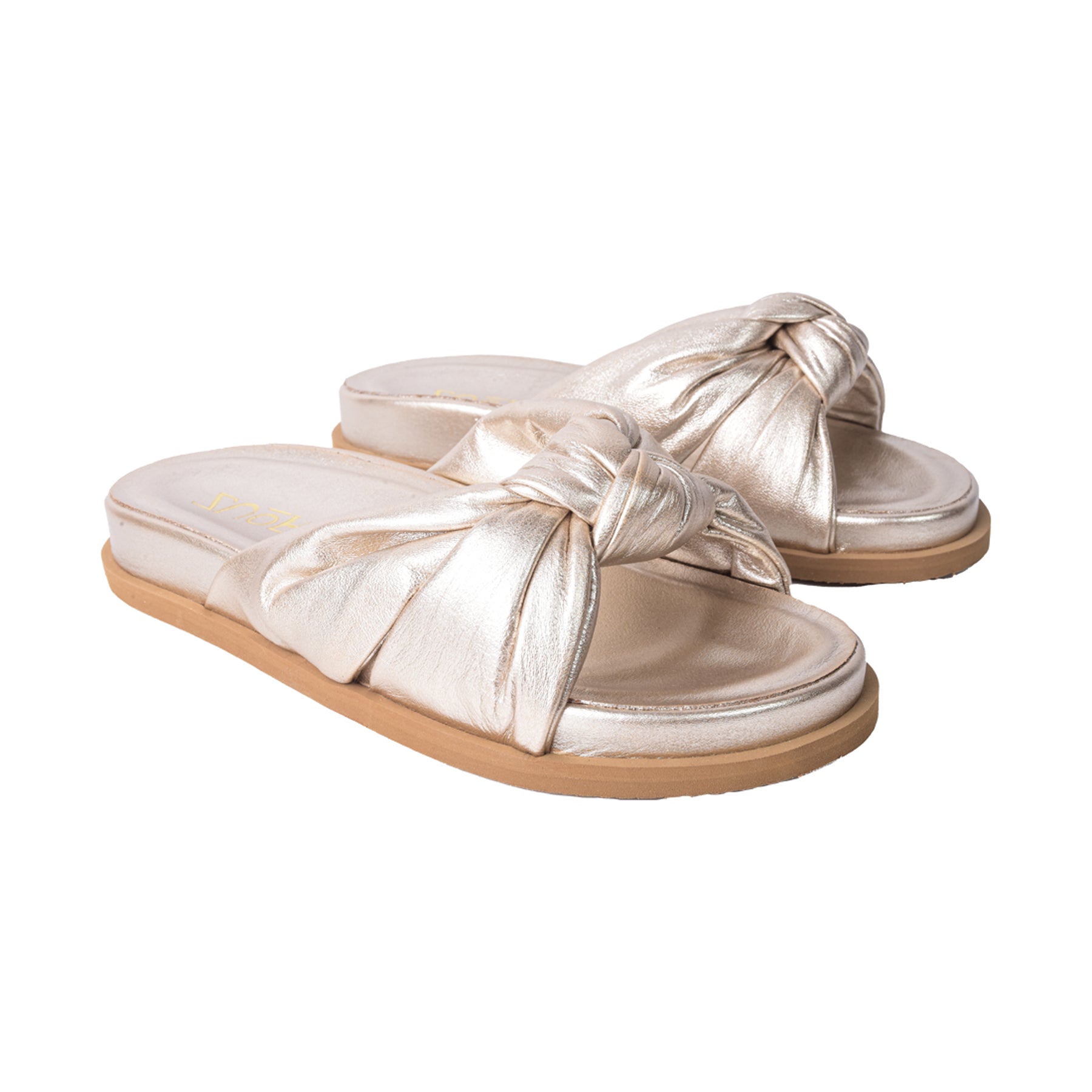 Sandalia tipo chancla dorada modelo Verenize de Zuoro Shoes, diseño chunky con capellada de nudo acolchado elegante