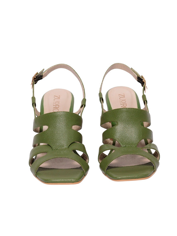 Vista frontal de las sandalias verdes Meia, resaltando el diseño de tiras anchas en el empeine y el ajuste seguro al tobillo